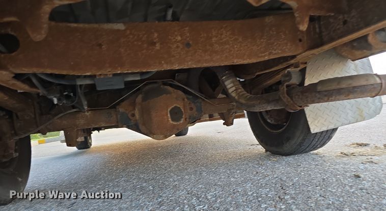 image for item LW9901 2001 Ford E350 Super Duty XLT van