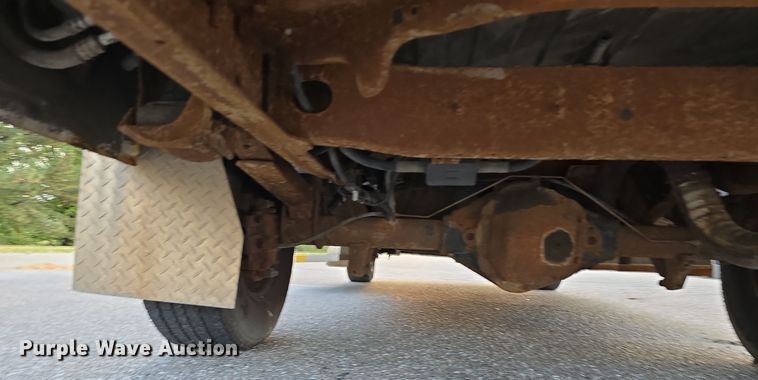 image for item LW9901 2001 Ford E350 Super Duty XLT van