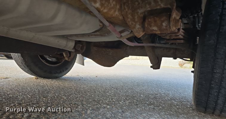 image for item LW9901 2001 Ford E350 Super Duty XLT van