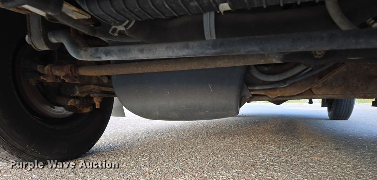 image for item LW9901 2001 Ford E350 Super Duty XLT van