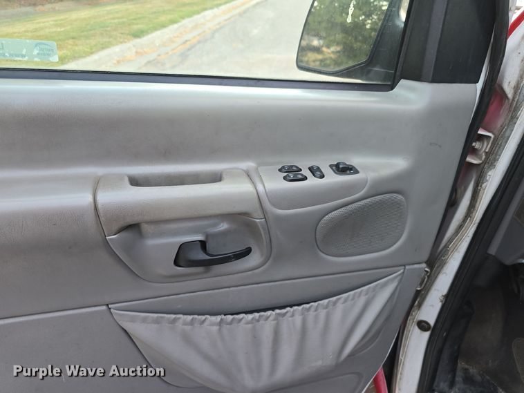 image for item LW9901 2001 Ford E350 Super Duty XLT van