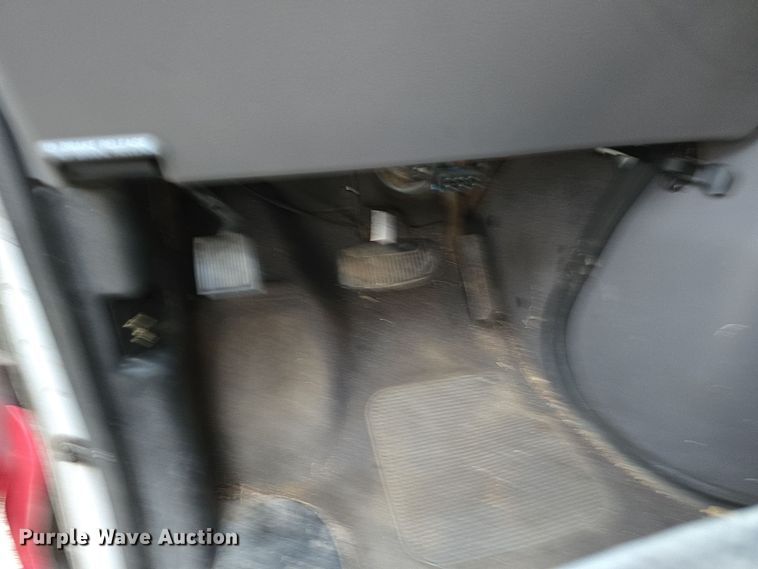 image for item LW9901 2001 Ford E350 Super Duty XLT van