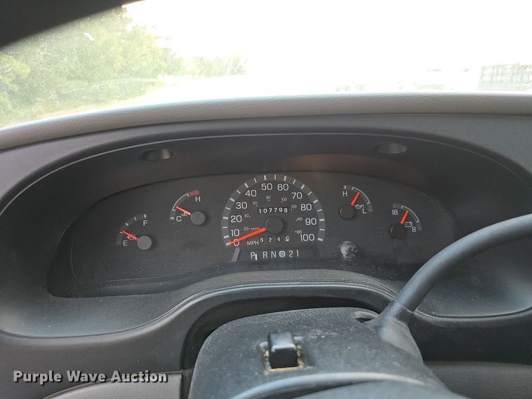 image for item LW9901 2001 Ford E350 Super Duty XLT van