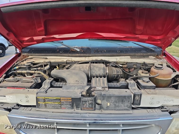 image for item LW9901 2001 Ford E350 Super Duty XLT van