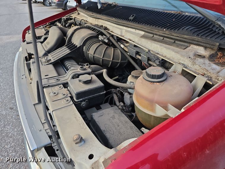 image for item LW9901 2001 Ford E350 Super Duty XLT van