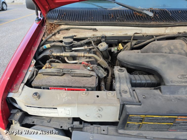 image for item LW9901 2001 Ford E350 Super Duty XLT van