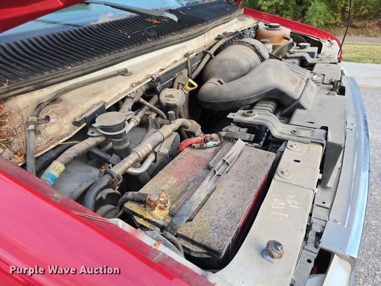 image for item LW9901 2001 Ford E350 Super Duty XLT van