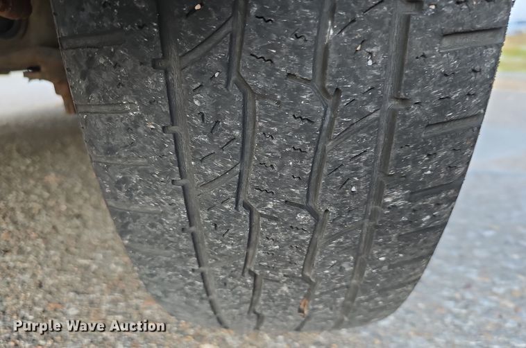 image for item LW9901 2001 Ford E350 Super Duty XLT van