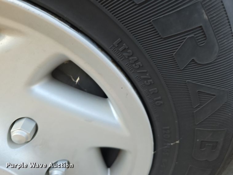 image for item LW9901 2001 Ford E350 Super Duty XLT van