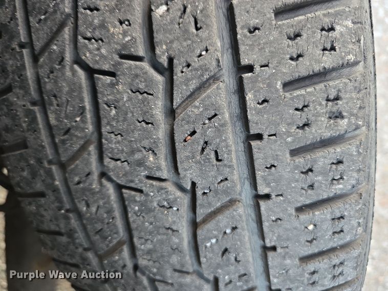 image for item LW9901 2001 Ford E350 Super Duty XLT van