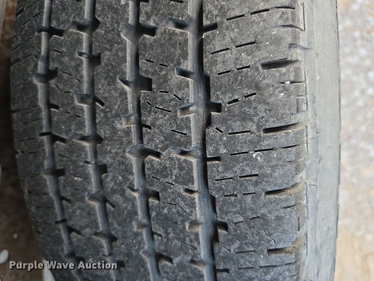 image for item LW9901 2001 Ford E350 Super Duty XLT van