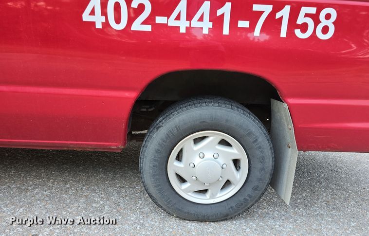 image for item LW9901 2001 Ford E350 Super Duty XLT van