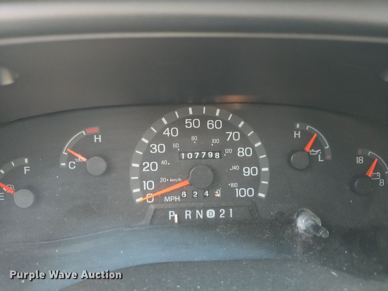 image for item LW9901 2001 Ford E350 Super Duty XLT van