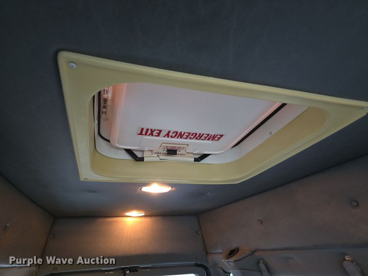 image for item LW9901 2001 Ford E350 Super Duty XLT van