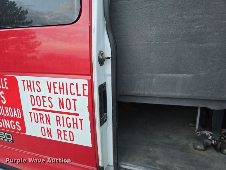 image for item LW9901 2001 Ford E350 Super Duty XLT van