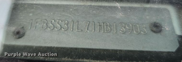 image for item LW9901 2001 Ford E350 Super Duty XLT van