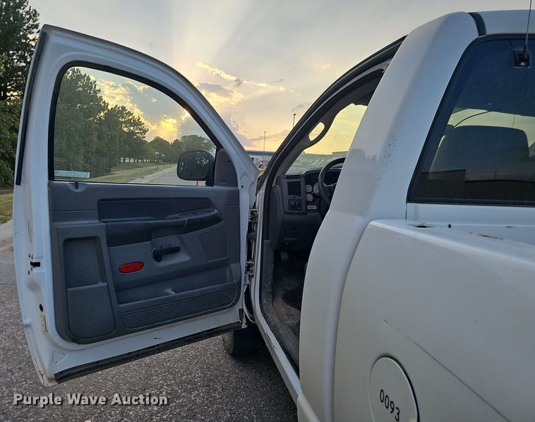 image for item LW9903 2008 Dodge Ram 2500HD pickup truck