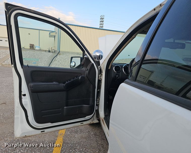 image for item LW9907 2010 Ford Explorer XLT SUV
