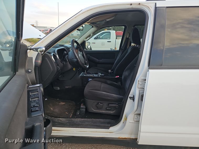 image for item LW9907 2010 Ford Explorer XLT SUV