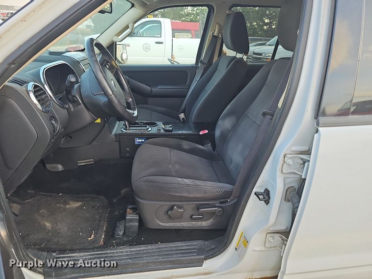 image for item LW9907 2010 Ford Explorer XLT SUV