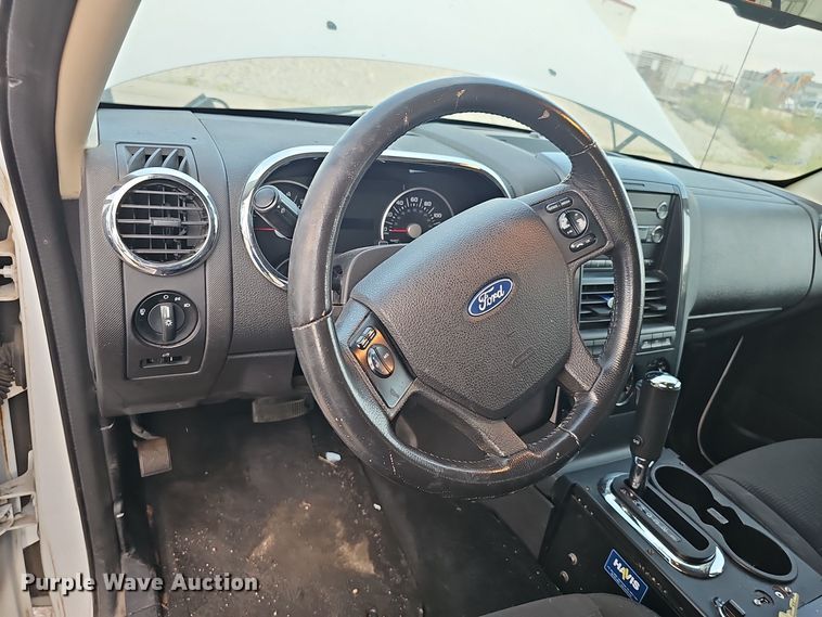 image for item LW9907 2010 Ford Explorer XLT SUV
