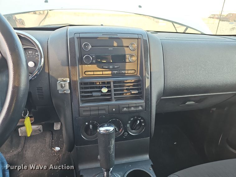 image for item LW9907 2010 Ford Explorer XLT SUV