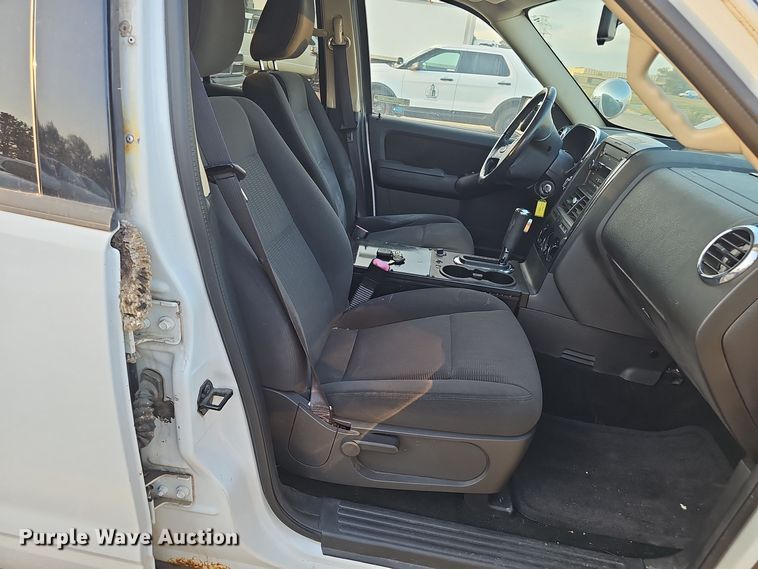 image for item LW9907 2010 Ford Explorer XLT SUV