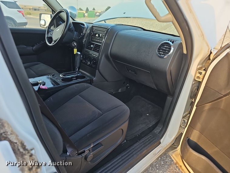 image for item LW9907 2010 Ford Explorer XLT SUV