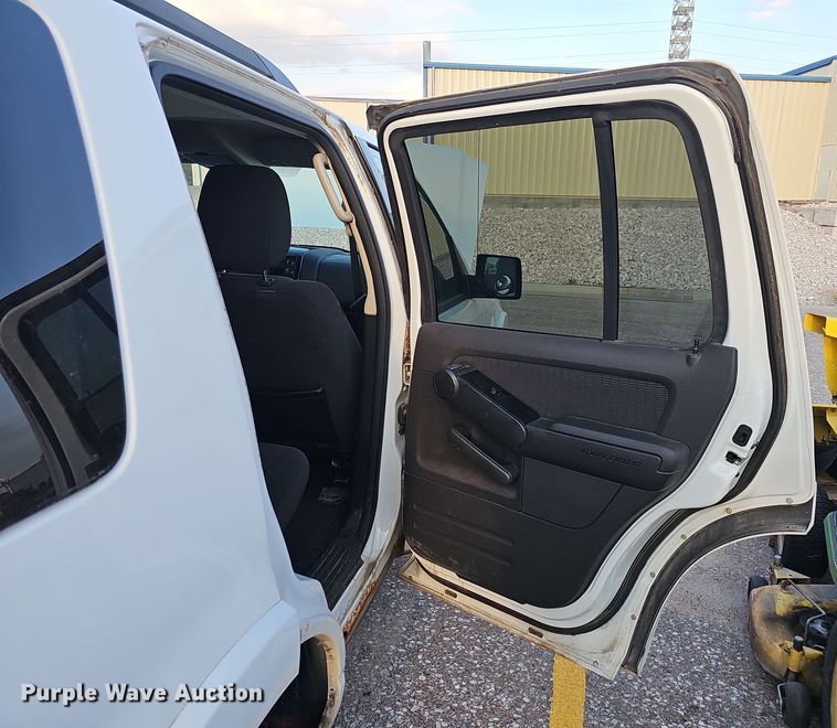 image for item LW9907 2010 Ford Explorer XLT SUV