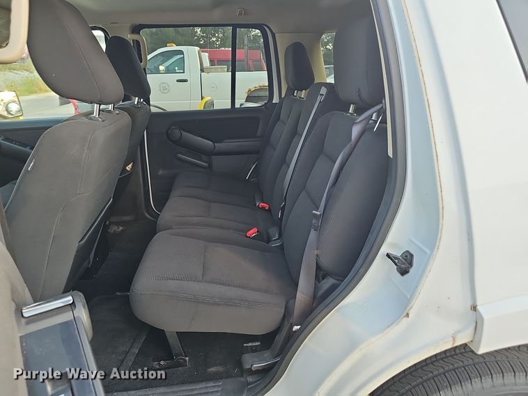 image for item LW9907 2010 Ford Explorer XLT SUV