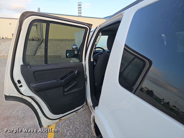 image for item LW9907 2010 Ford Explorer XLT SUV