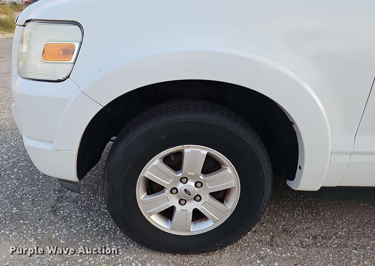 image for item LW9907 2010 Ford Explorer XLT SUV