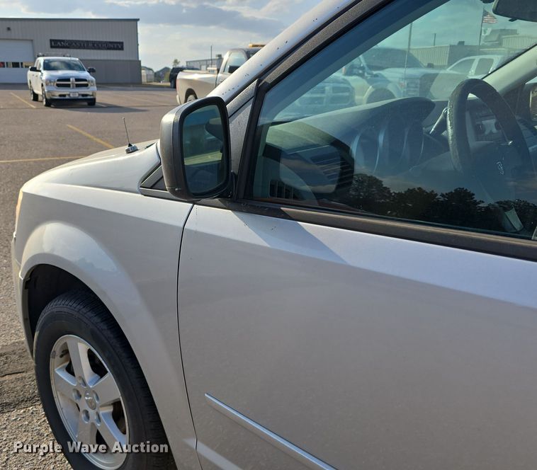 image for item LW9908 2010 Dodge Grand Caravan SE van