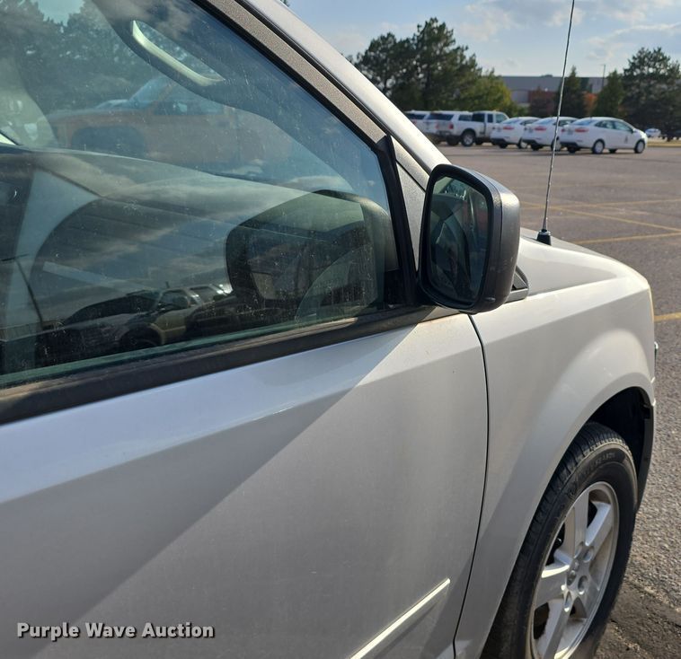 image for item LW9908 2010 Dodge Grand Caravan SE van