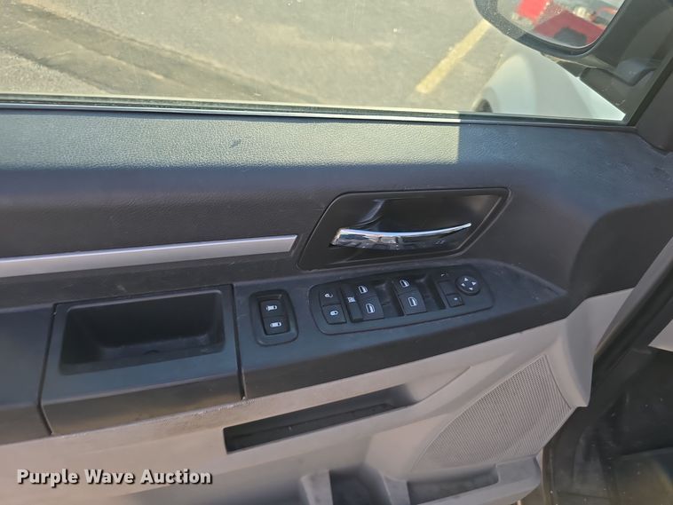 image for item LW9908 2010 Dodge Grand Caravan SE van