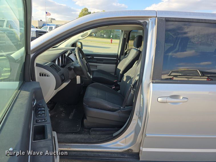 image for item LW9908 2010 Dodge Grand Caravan SE van