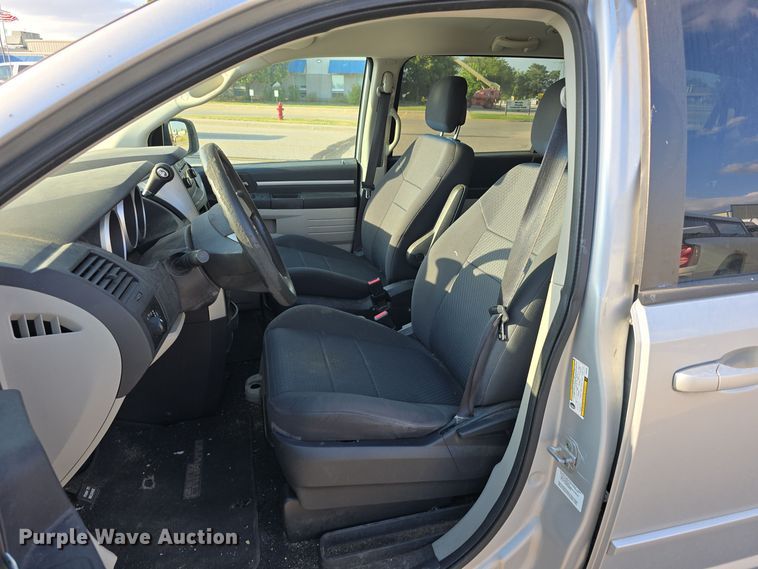 image for item LW9908 2010 Dodge Grand Caravan SE van