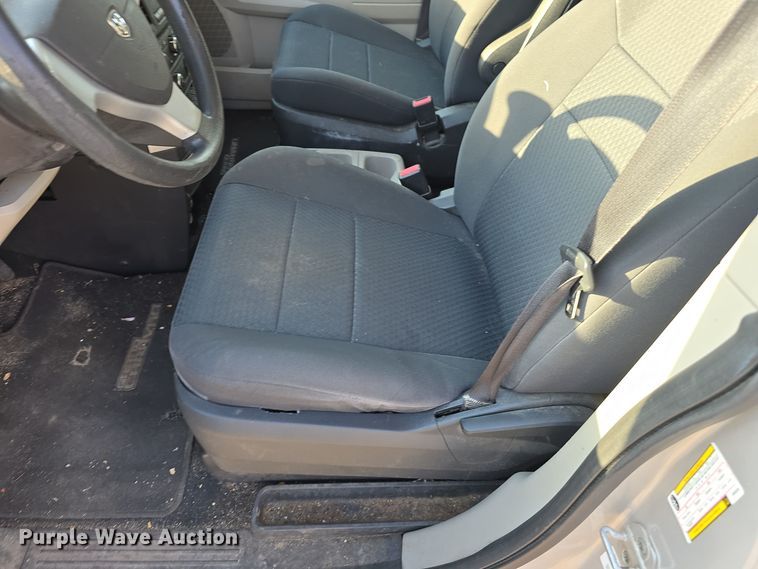 image for item LW9908 2010 Dodge Grand Caravan SE van