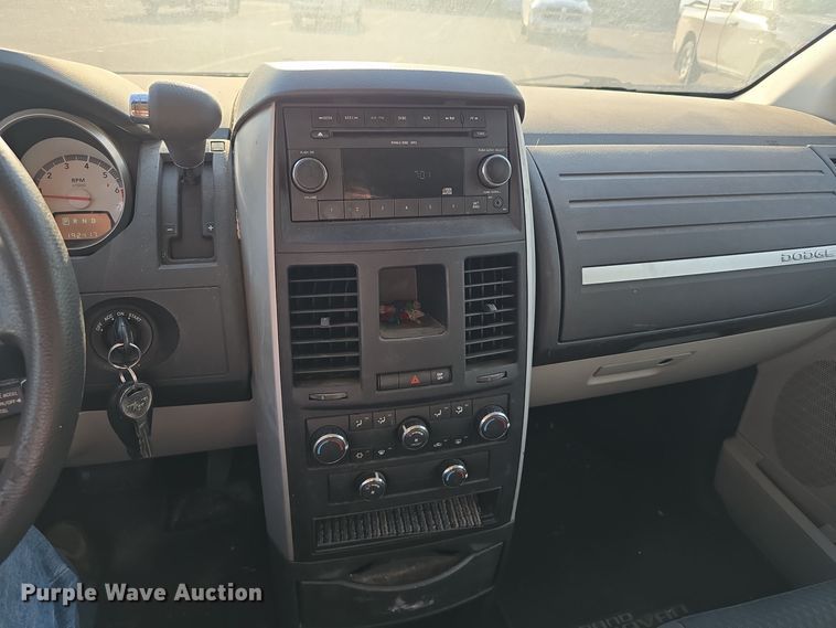 image for item LW9908 2010 Dodge Grand Caravan SE van