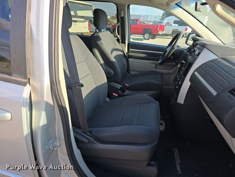 image for item LW9908 2010 Dodge Grand Caravan SE van