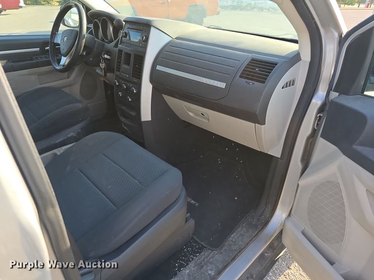 image for item LW9908 2010 Dodge Grand Caravan SE van