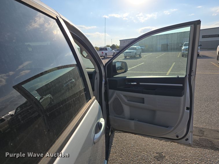 image for item LW9908 2010 Dodge Grand Caravan SE van