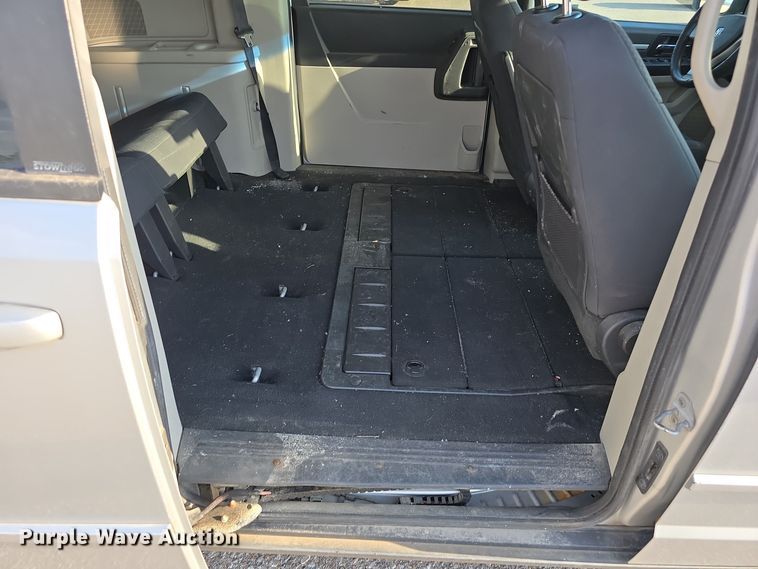 image for item LW9908 2010 Dodge Grand Caravan SE van