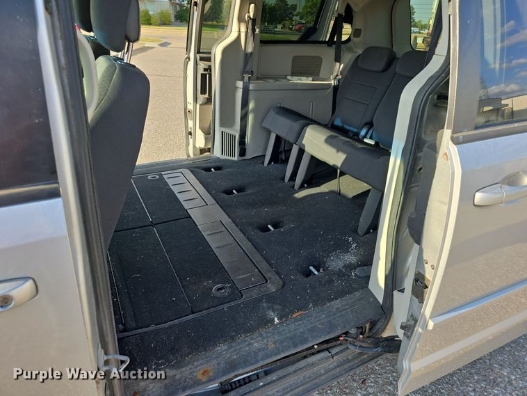 image for item LW9908 2010 Dodge Grand Caravan SE van