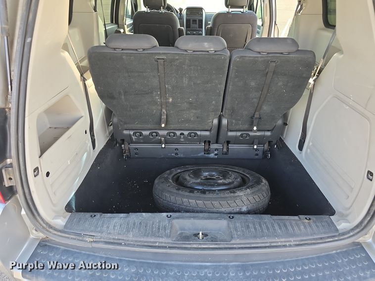 image for item LW9908 2010 Dodge Grand Caravan SE van