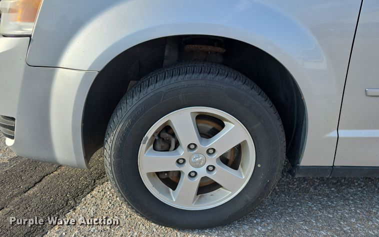 image for item LW9908 2010 Dodge Grand Caravan SE van