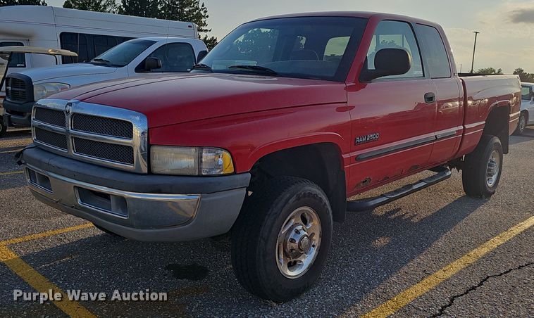 image for item LW9912 2001 Dodge Ram 2500 Laramie SLT Quad Cab pickup truck