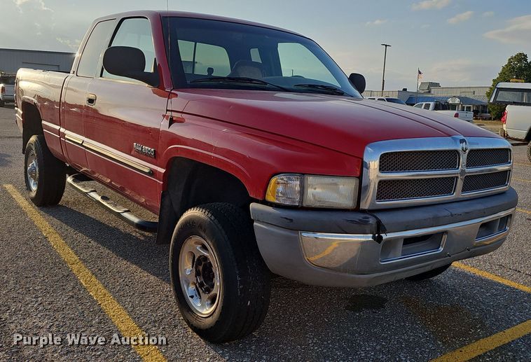 image for item LW9912 2001 Dodge Ram 2500 Laramie SLT Quad Cab pickup truck