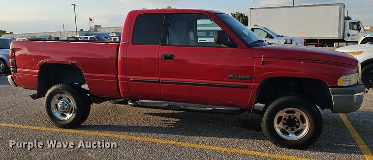 image for item LW9912 2001 Dodge Ram 2500 Laramie SLT Quad Cab pickup truck