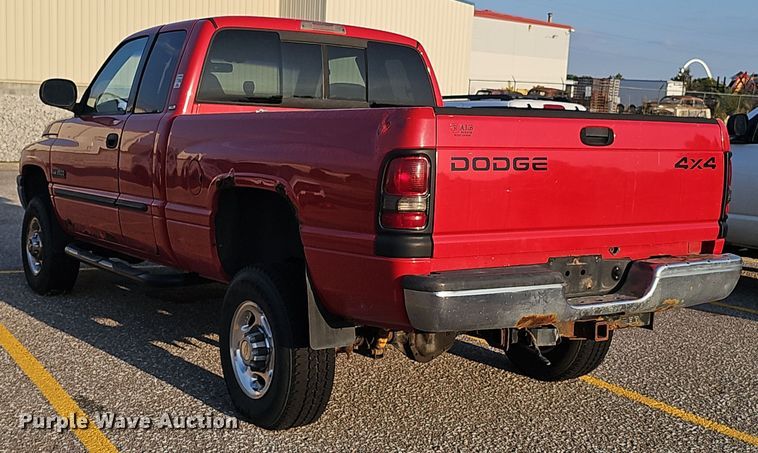 image for item LW9912 2001 Dodge Ram 2500 Laramie SLT Quad Cab pickup truck